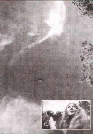 Fru Patterson fotograferede et UFO på himmelen
