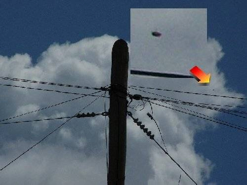UFO svæver i skyerne
